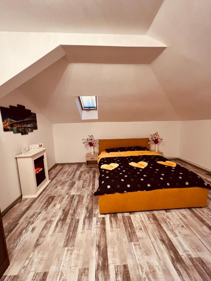 Appartamento Zizi'S House Garii Braşov Esterno foto
